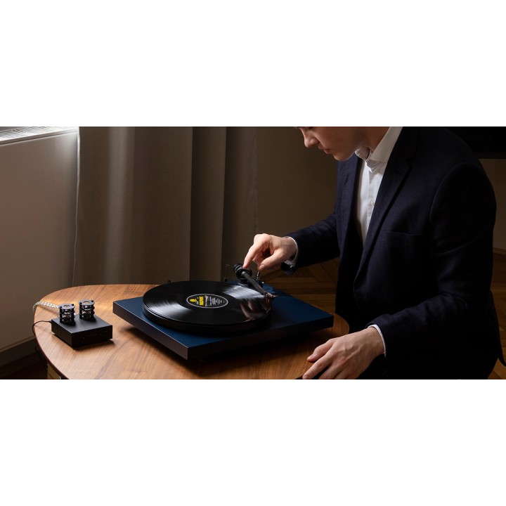 Pro-Ject Debut Carbon Evo 2M