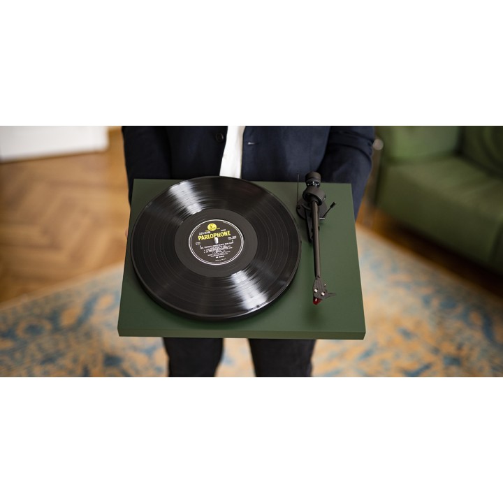 Pro-Ject Debut Carbon Evo 2M